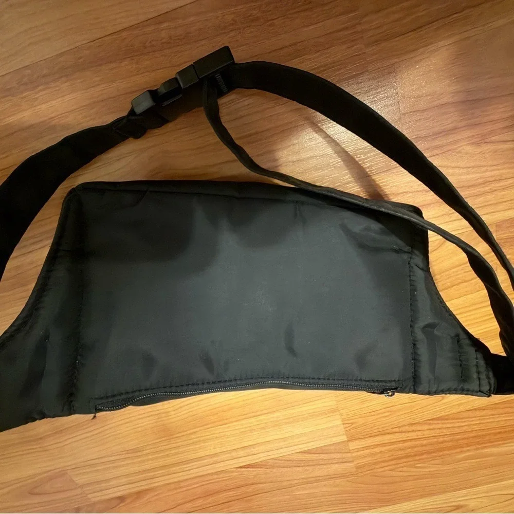 Disney Parks WDW Mickey Black Full Body White-silhouette Fannie Camera Bag VTG - Picture 5 of 16